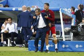 5 de febrero de 1985), más conocido como cristiano ronaldo, es un futbolista portugués que juega como delantero en la juventus f. Emotional Santos Praises Ronaldo S Motivational Powers Reuters Com