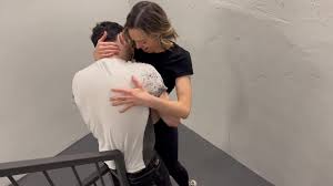 Секс на открытом месте. Мужчина и женщина трахают друг друга на лестничной  площадке - Videos - OnlyTeensPorn.com - only teens porn!