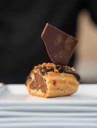 Les 10 Meilleurs Eclairs Au Chocolat De Paris Food Desserts Sweet