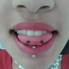 Das Fantastische Schlangen Augen Piercing Design Tonguepiercings Snake Eyes Piercing Eye Piercing Tongue Piercing