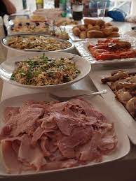 A True Blue Aussie Christmas In Pictures Stay At Home Mum Australian Christmas Food Christmas Food Dinner Christmas Food