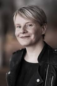 The Binding: THE #1 FICTION BESTSELLER from the author of THE BETRAYALS :  Bridget Collins: Amazon.com.au: Books