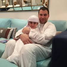 منذ تولي الشيخ محمد بن راشد الحكم في إمارة دبي في 4 يناير 2006، قام بإصلاحات رئيسيّة على صعيد حكومة دولة. Ø´ÙŠÙˆØ® Ø§Ù„Ø§Ù…Ø§Ø±Ø§Øª Ø§Ù„Ø¹Ø±Ø¨ÙŠØ© Ø§Ù„Ù…ØªØ­Ø¯Ø© Ø³Ù…Ùˆ Ø§Ù„Ø´ÙŠØ® Ù…Ø±ÙˆØ§Ù† Ø¨Ù† Ù…Ø­Ù…Ø¯ Ø¨Ù† Ø±Ø§Ø´Ø¯ Ø¢Ù„ Ù…ÙƒØªÙˆÙ… Ø£ÙƒØ¨Ø± Ø§Ù†Ø¬Ø§Ù„ Ø­Ø§ÙƒÙ… Ø¯Ø¨ÙŠ Ùˆ Ø¥Ø¨Ù†Ù‡ Ø³Ù…Ùˆ Ø§Ù„Ø´ÙŠØ® Ù…Ø­Ù…Ø¯ Ø¨Ù† Ù…Ø±ÙˆØ§Ù† Ø¨Ù† Ù…Ø­Ù…Ø¯ Ø¨Ù† Ø±Ø§Ø´Ø¯ Ø¢Ù„ Ù…ÙƒØªÙˆÙ… Ø­ÙØ¸Ù‡Ù…
