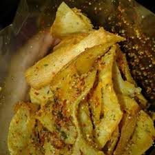 Di masa sekarang ini dimana masyarakat kita sudah sangat kritis terhadap mutu makanan yang sehat terutama makanan yang bersifat cemilan atau jajanan ringan. Proposal Keripik Singkong Pigura