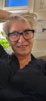 Maureen Hughes's Instagram, Twitter & Facebook