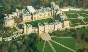 Die queen hat hier ihr wochenende das feuer von 1992 hat einige räume zerstört, sie wurden wieder restauriert und originalgetreu aufgebaut, sodass heute keine spuren des. The Queen S Favourite Palace Windsor Castle Special To Her Majesty Royal News Express Co Uk
