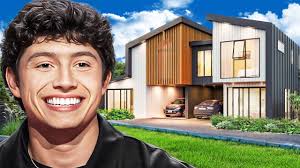 What You Didn't Know About Britton Moore From The Voice