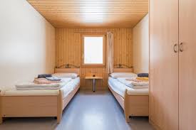 Die helle und moderne einrichtung sorgt für heiterkeit und gemütlichkeit. 2 Bett Zimmer 3 Und 4 Bett Zimmer Fur Gruppen
