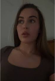 Karina Dewitt's Instagram, Twitter & Facebook