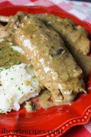 Slow Cooker Smothered Turkey Wings | I Heart Recipes