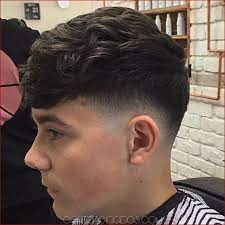 Es una excelente manera de diseñar los mejores cortes de cabello para hombres de 2020 muestran un cabello más largo con volumen y flujo. Low Fade Cortes De Cabello Para Hombre Desvanecido Buscar Peinados