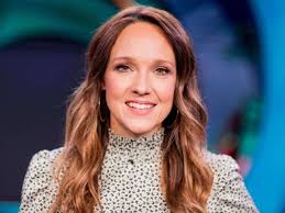 Warum soll ich prosecco trinken, wenn ich bier trinken kann? Carolin Kebekus Ist Erster Rategast Bei The Masked Singer Stars