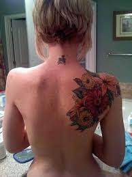 12 Amazing Tattoo Designs For Shoulder Blade Pretty Designs Shoulder Blade Tattoo Flower Tattoo Shoulder Flower Tattoo Back