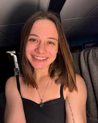 Short hair is the way to go for the summer 🧚🏻🖤🖤🖤