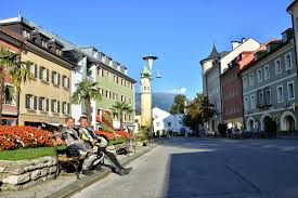 Die region osttirol liegt im südosten des bundeslands und ist vom restlichen bundesland durch salzburg sowie dem italienischen teil tirols getrennt. Osttiroler Genussrunden