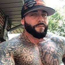 Sean Poston's Instagram, Twitter & Facebook