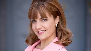 Cristina González es Mónica Valero