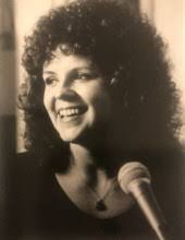 Dee Holden's Instagram, Twitter & Facebook