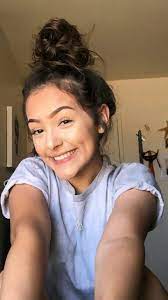 Pin By Ernesto Velasquez On Ona Hailey Cute Nose Piercings Fashion Blogger Poses Nose Piercing