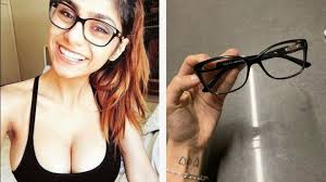 Latest and breaking news on mia khalifa. Beirut Hilfe Mia Khalifa Versteigert Ihre Brille Fur Den Guten Zweck Stern De