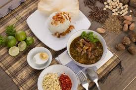 Campur sayuran dan bumbu kelapa sesaat sebelum dihidangkan. Rawon Stok Foto Rawon Gambar Bebas Royalti Depositphotos