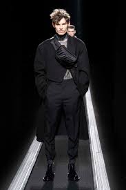 Update Kim Jones Dior Fw19 Collection Puts Artful Motifs And Proportions In Focus Mens Fashion Fall Mens Winter Fashion Christian Dior Homme