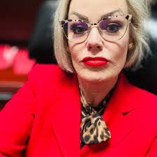 Jacquelyn Holland's Instagram, Twitter & Facebook