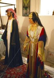 Maybe you would like to learn more about one of these? Jalabiya In A Very Classically Arabic Style Traditional Arab Dress From The United Arab Emirates Arabic Clothing Traditional Dresses Traditional Outfits