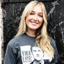 Dominique Dutton's Instagram, Twitter & Facebook