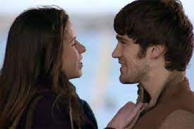 Dans le quartier du mistral à marseille, la vie des habitants est faite de rencontres, bonheurs quotidiens, mais aussi de drames et d'enquêtes. Emilie Et Arnaud Une Love Story Home Facebook