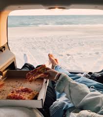 Beach Drives Pizza On The Beach Beach Date Denim Pizza Date Summer Vibes Strand Das Abenteuer Wartet Sommerferien 2020