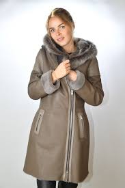 Cette matière très chaude offre un look original et beau à toutes. Manteau Peau Lainee Giorgio Rouxandra Stone Murphy Cuir