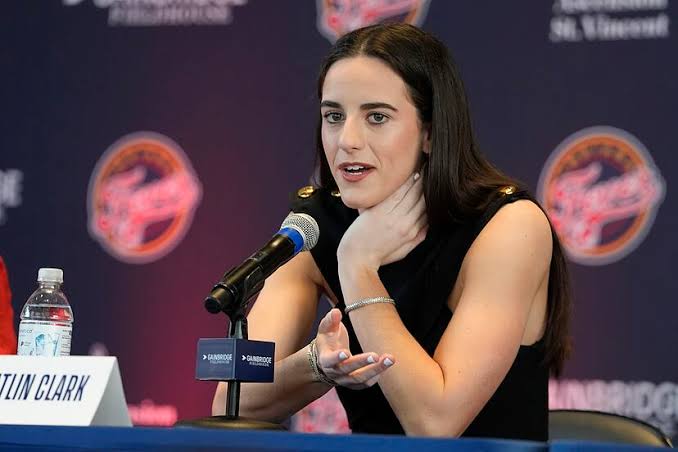 Reporter labeled as 'pervert' after awkward press conference exchange with Caitlin  Clark | Marca