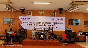 Tawaran bantuan awal pengajian bank rakyat (bap) merupakan satu program bagi membantu pelajar yang ingin melanjutkan pengajian ke institusi pengajian tinggi awam mahupun swasta. Iwabri Kanwil Padang Ikut Serta Dalam Penyerahan Dana Bantuan Iip Bumn Wilayah Sumatera Barat Ikatan Wanita Bank Rakyat Indonesia