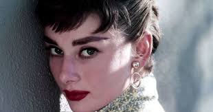 Audrey hepburn is more 'loverly' than ever! Ø£ÙˆØ¯Ø±ÙŠ Ù‡ÙŠØ¨ÙˆØ±Ù† Ø£Ø¬Ù‡Ø¶Øª 5 Ù…Ø±Ø§Øª ÙˆØªÙˆÙÙŠØª Ø¨Ù…Ø±Ø¶ Ù†Ø§Ø¯Ø± Ù…Ù† Ø§Ù„Ø³Ø±Ø·Ø§Ù†