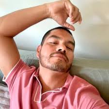 Hoy estoy en @El_GatoNegro_40 dando masajes, acá nos vemos