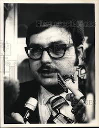 Press Photo John Pettinger speaks to press in New York