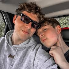 10 AÑOS EN YOUTUBE ❤️ Desliza ✨➡️ Si al último Nachito le podría decir algo  le diría que cumplimos el sueño que tanto pedíamos a Diosito todas las  noches, gracias por todo gente. 🎉🎂