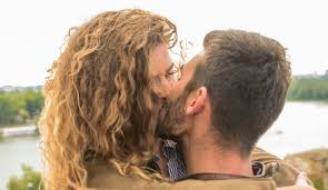 De 14 Jarige Dochter Van Bellinda Heeft Een Vriend Die 10 Jaar Ouder Is Ik Vind Het Echt Verschrikkelijk Maar Wil Geen Ruzie Met Haar Damespraatjes