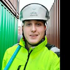 Vanaf vandaag kan ik jullie hetvolgende vertellen; 1. Ik ben officieel  veiligheidskundige. 2. Vanaf 3 januari 2023 start ik als veiligheidskundige  bij KAEFER. 3. En... ik ben jarig! Dank jullie…