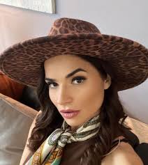 Sevnuo dijamant na ruci: Marija Karan fotografijom potvrdila da ju je  zaprosio crnogorski biznismen