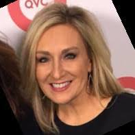 Leslie Barham's Instagram, Twitter & Facebook