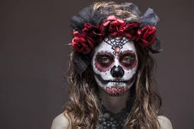 Des dessins uniques et originaux pour halloween et la fête des pour imprimer un de ces coloriages tête de mort mexicaine, aussi appelée crâne en sucre ou calavera (crâne en espagnol), il vous suffit simplement. Maquillage Tete De Mort Mexicaine Parce Qu On L Adore