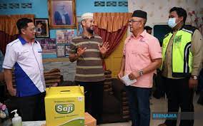 Mat over is known for the following tv shows: Bernama Mat Over Terharu Diziarahi Finas
