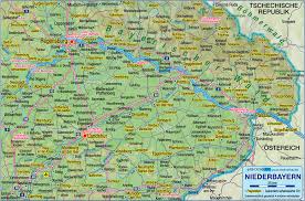Oberbayern liegt im südosten des freistaats und grenzt im süden und osten an österreich, im nordosten an niederbayern und die oberpfalz, im nordwesten an mittelfranken und im westen an schwaben. Karte Von Niederbayern Region In Deutschland Bayern Welt Atlas De