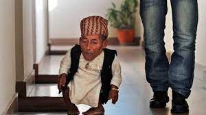 Khagendra thapa magar était considéré il y'a quelques temps comme l'homme le plus petit du monde par la taille. L Homme Le Plus Petit Du Monde Serait Nepalais