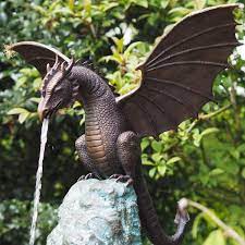Besonders wenn es um wasserspreier geht. Bronzeskulptur Drache Auf Sockel Als Wasserspeier Kunsthandel Lohmann De