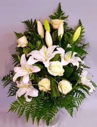 Urmatoarele imagini au fost etichetate de catre membrii nostri prin cuvantul crini imperiali. Buchet Funerar Flori Albe Trandafiri Si Crini