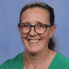 Michelle Ribeiro's Instagram, Twitter & Facebook