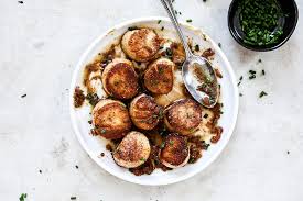 Remove from pan and plate the scallops. Easy Pan Seared Scallops With Shallots And White Wine Reduction Floating Kitchen